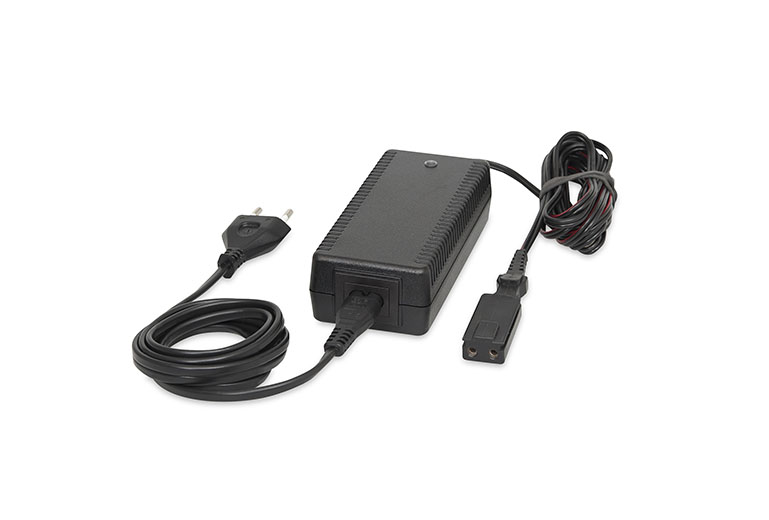 WEINMANN Netz- und Ladegerät  240 Volt